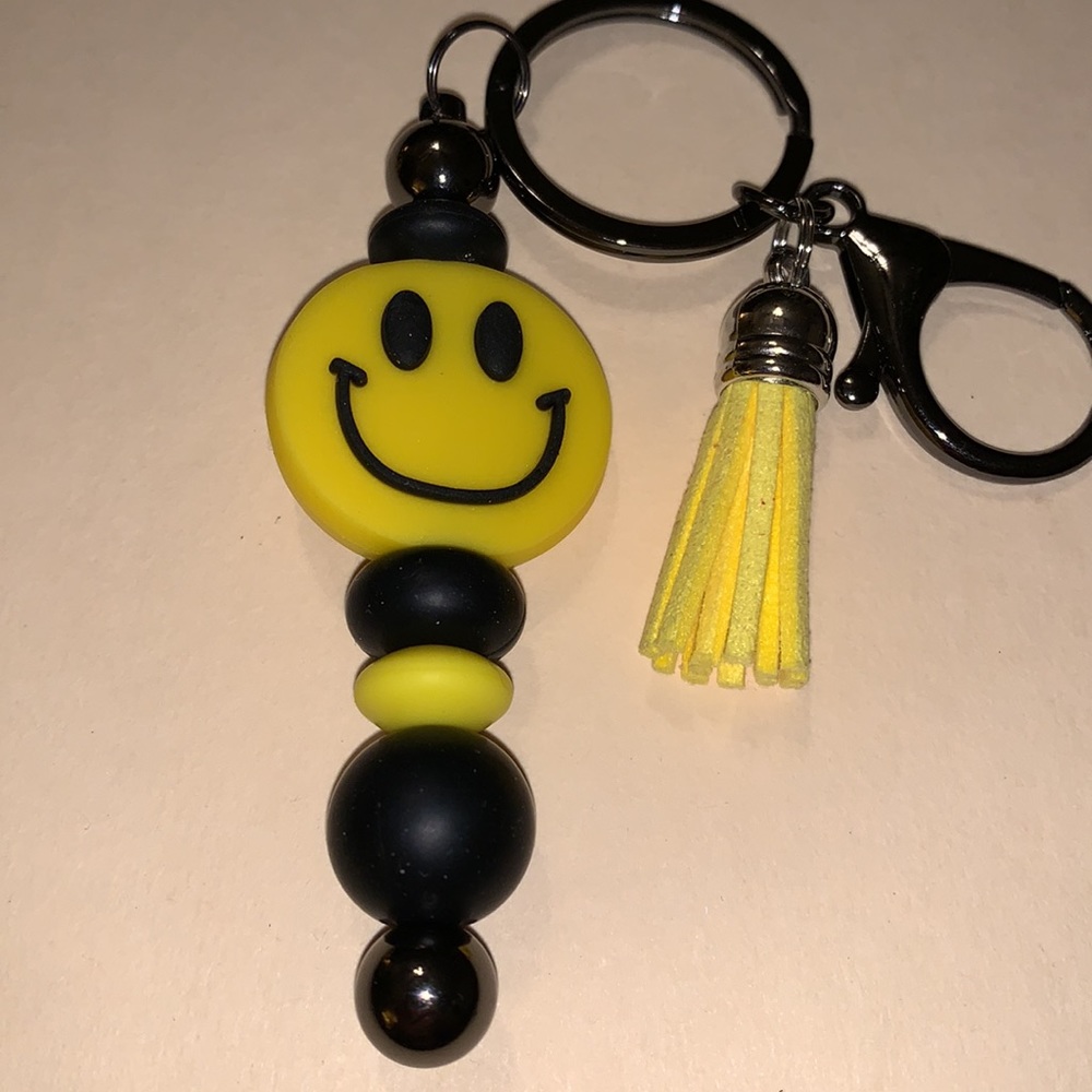 Handmade 😀 Smiley Face Keychain/Purse Charm with Tassel - Picture 2 of 2